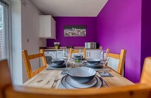 Coventry House | Fabulous 5 Bed House - Free WIFI