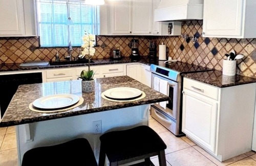 Houston House | Fabulous 5-bedroom house/private Pool in Houston a few minutes from the airport