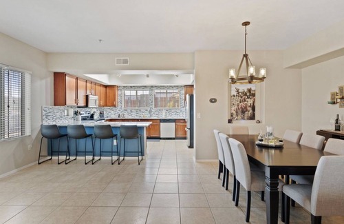 Deer Valley House | Fabulous and Clean Townhouse 15 min from State Farm Stadium Restaurants Close By