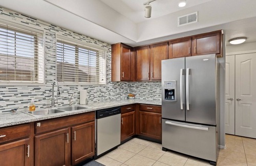 Deer Valley House | Fabulous and Clean Townhouse 15 min from State Farm Stadium Restaurants Close By