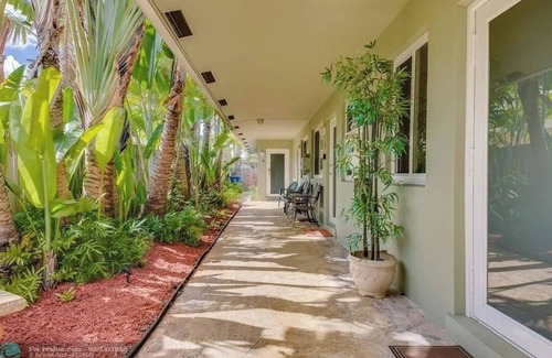 Middle River Terrace Apartment | Fabulous apartment with AC in sunny Fort Lauderdale