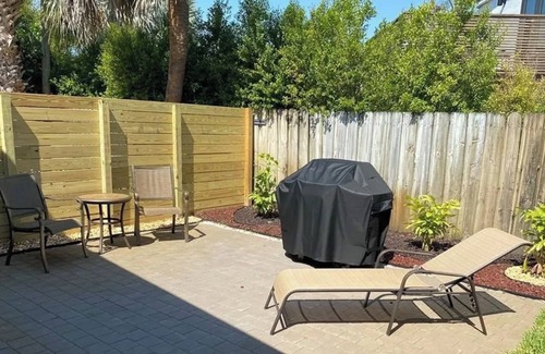 Middle River Terrace Apartment | Fabulous apartment with AC in sunny Fort Lauderdale