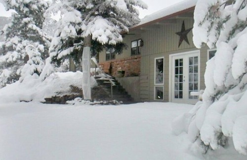 Estes Park House | Fabulous Art-Filled 'Green Conscious' Retreat - You Will Love This Place!