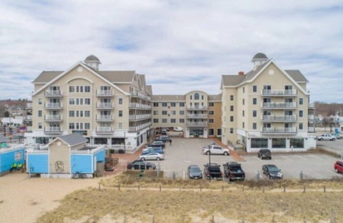 Old Orchard Beach Condo | Fabulous beachfront 2 Bedroom Condo in the middle of the action