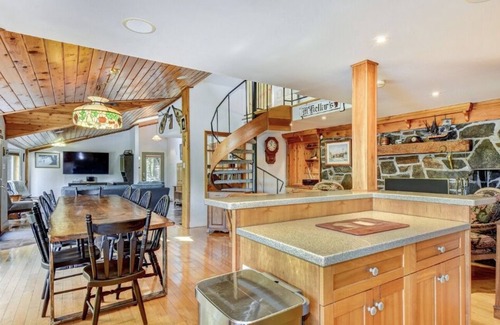 North Kawartha Cottage | Fabulous Chandos Lake Getaway- Family-Friendly, Pet-Friendly, Game Rm, 2 Docks!