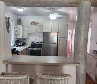 Mullins Apartment | Fabulous condo, 5 mins from Mullins Beach.