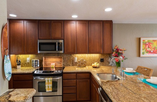 Kailua-Kona Condo | Fabulous Custom 3rd Floor Oceanfront Condo/Kona Bali Kai #304