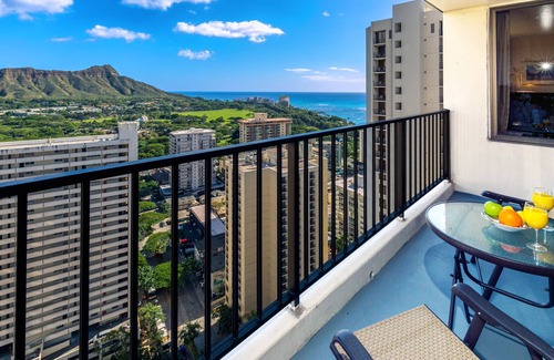 Waikiki Condo | Fabulous Diamond Head & Ocean View Condo with Free Parking!