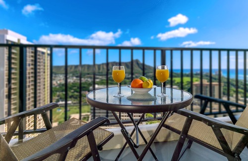 Waikiki Condo | Fabulous Diamond Head & Ocean View Condo with Free Parking!