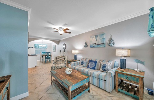 Indian Shores Condo | FABULOUS ! !DIRECT"WATERFRONT"1st FloornWalk to Beach! COZY King Bed