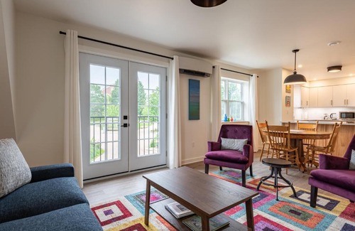 Wolfville Apartment | Fabulous Downtown Wolfville Suite with Parking , AC, Laundry