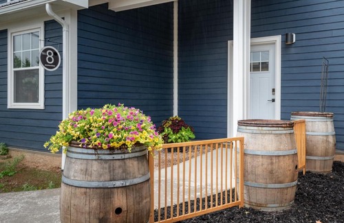 Wolfville Apartment | Fabulous Downtown Wolfville Suite with Parking , AC, Laundry