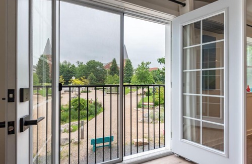 Wolfville Apartment | Fabulous Downtown Wolfville Suite with Parking , AC, Laundry