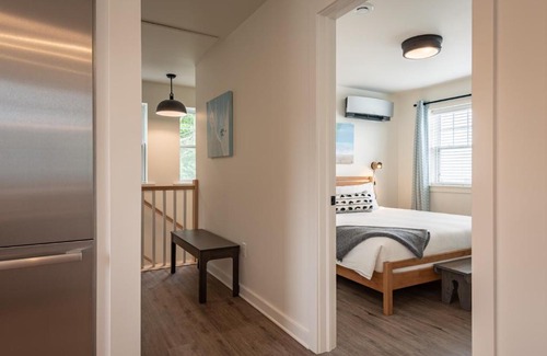 Wolfville Apartment | Fabulous Downtown Wolfville Suite with Parking , AC, Laundry