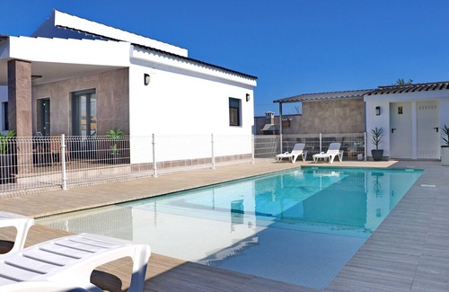 Conil de la Frontera Ski Chalet | Fabulous holiday home with private pool