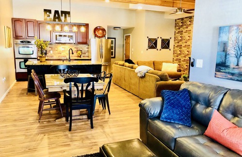 Duck Creek Village Condo | Fabulous Find/NEW King CozyCondo Nestled in thePines/Hikn'/Central/Bryce/ZionGem