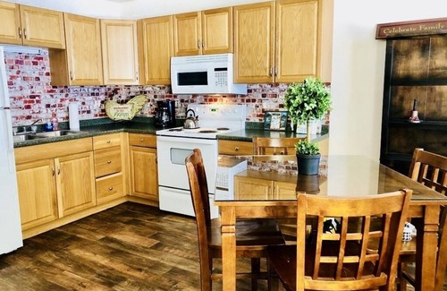 Duck Creek Village Condo | Fabulous Find/CozyCondo Nestled in the Pines/Fishn'/Hikin'/Central/Bryce/ZionGem