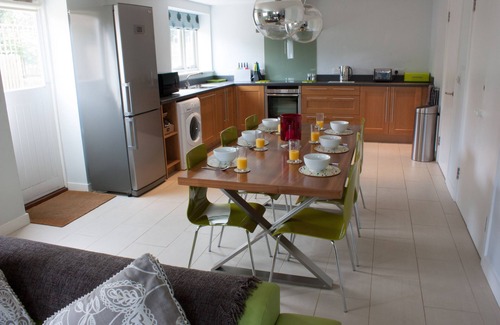 Knodishall Cottage | Fabulous, flexible & sleeps 12, near Suffolk Coast