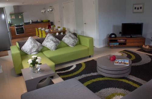 Knodishall Cottage | Fabulous, flexible & sleeps 12, near Suffolk Coast