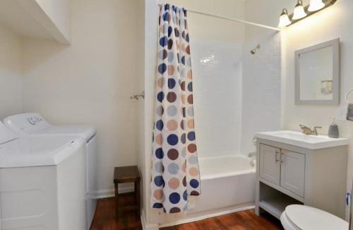 Saint Roch House | Fabulous Franklin studio steps from St Claude Ave