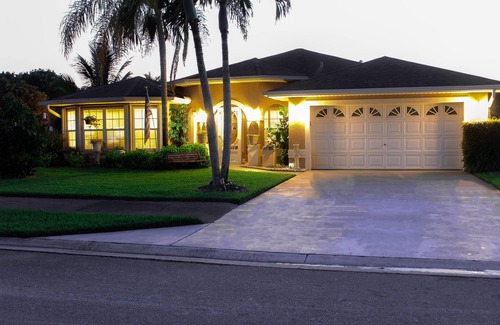 Crown Pointe House | Fabulous Lakefront Naples Home