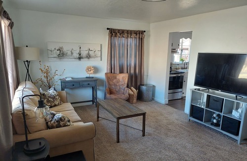 Aberdeen House | Fabulous Location! Home and 1 car garage