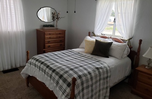 Aberdeen House | Fabulous Location! Home and 1 car garage