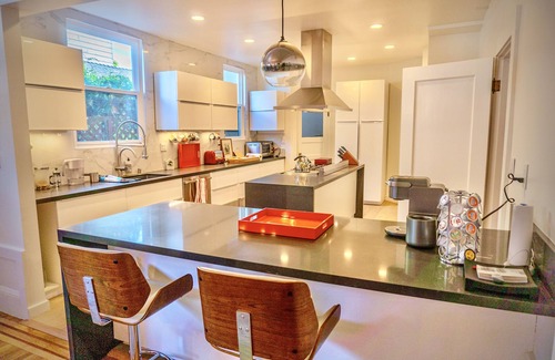 Lake Street House | Fabulous Location! Beautiful contemporary interior design. A Jewel!