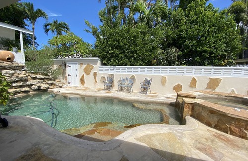 Midtown House | FABULOUS MERMAID LAGOON! 2BD HM PRIVATE POOL WIFI AC WD FREE PARKING!