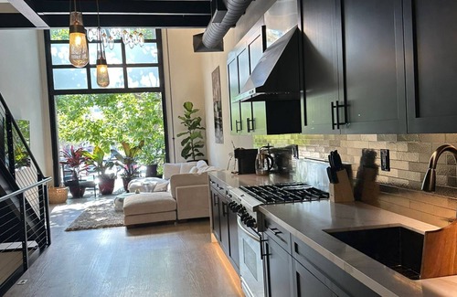 Santa Ana House | Fabulous Modern Loft in Santa Ana