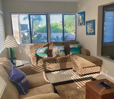 Northwest Point House | Fabulous one bedroom in West Bay