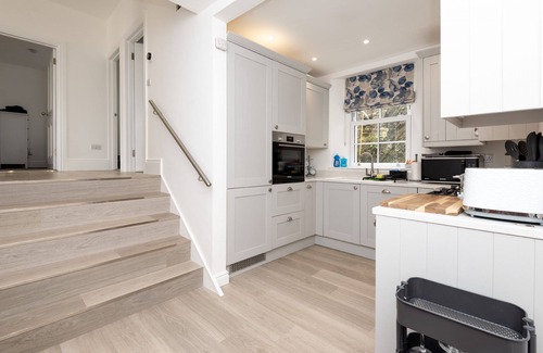 West Looe House | Fabulous sea front apartment for 6 with parking