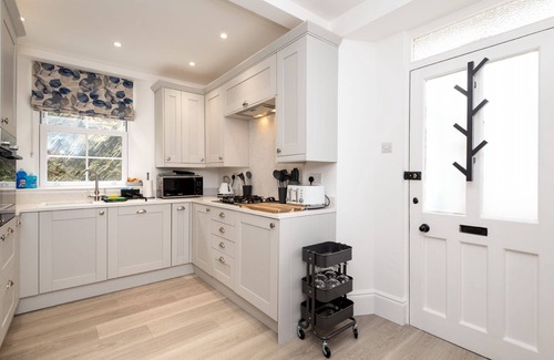 West Looe House | Fabulous sea front apartment for 6 with parking