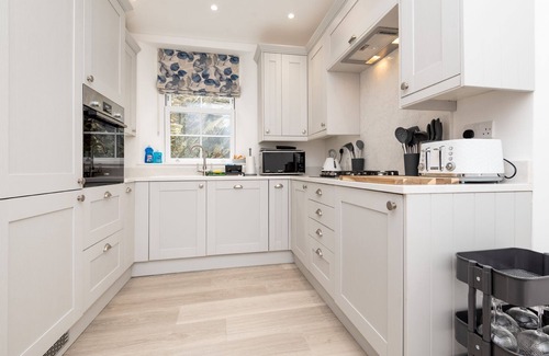 West Looe House | Fabulous sea front apartment for 6 with parking