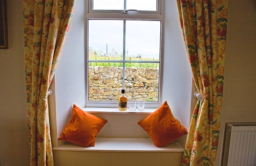 Carsethorn Cottage | Fabulous seaside cottage with stunning views and 3 double ensuite bedrooms, an enclosed garden in th