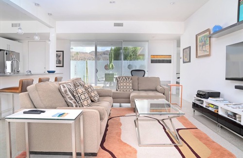 Palm Springs Condo | Fabulous Seven Lakes Golf Course Condo minutes from downtown.