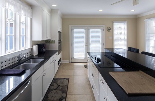 Savannah Victorian District House | Fabulous Victorian/Walk 2 Forsyth/Offstreet Parking/Relaxed Cancellation Policy
