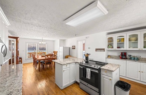 Flat Hollow Marina House | Fabulous view, walking distance from Flat Hollow Marina