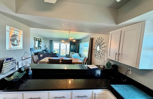 Breakers Condo | Fabulous views from every window~granite~king bed~wifi~Smart TV's~pool