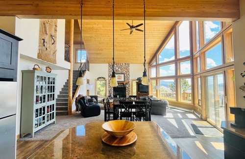Twin Lakes House | Fabulous Views, Sleeps 8, 3 Full Baths, Family-Friendly #2025-010