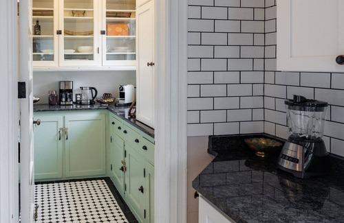 Milwaukee House | Fabulous Walkers Point Mansion w/Bar andFireplace