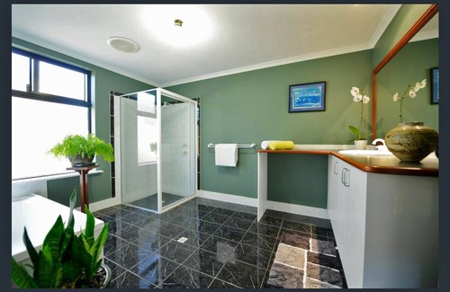West Beach House | FABULOUS WEST BEACH ESPERANCE HOME WITH VIEWS. PET FRIENDLY.