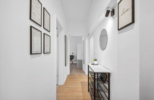 Kostheim Apartment | FABYLOUS Homes City Apartment I Gruppen I Waschtrockner I Balkon I belebte Lage