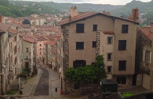 Le Puy-en-Velay Bed & Breakfast | Fac à face époustouflant avec la cathédrale !