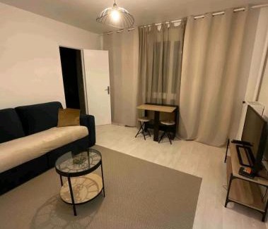 L'Ile-Saint-Denis Apartment | Face à Face avec la Seine aux portes de Paris