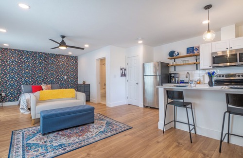 Southside Apartment | Facing Collins Garden Park , 1st Floor Studio