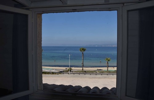 Le Brusc Apartment | Facing the beach, air-conditioned, WiFi, parking, everything within walking distance, ideal for.