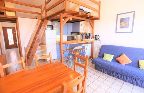 Banyuls-sur-Mer Apartment | Facing the sea T2 + mezzanine, terrace, enclosed parking, quiet, cleaning included