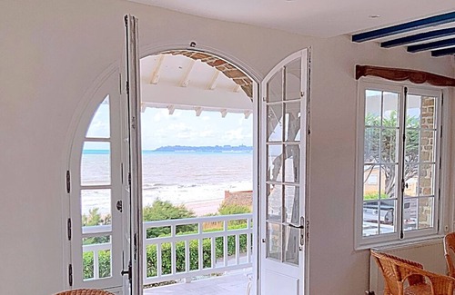 Saint-Pair-sur-Mer Villa | Facing the sea with an exceptional view over 140°.