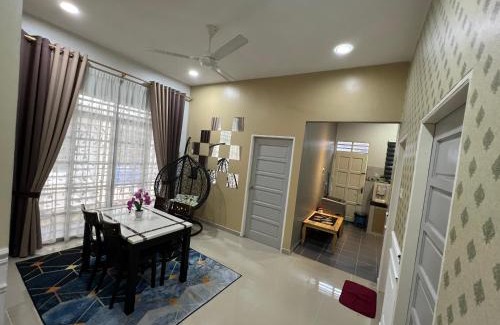 Kampung Sura House | FADI BEACH GUESTHOUSE